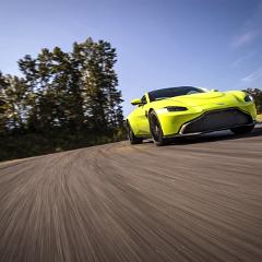 Aston Martin Vantage Lime Essence 01